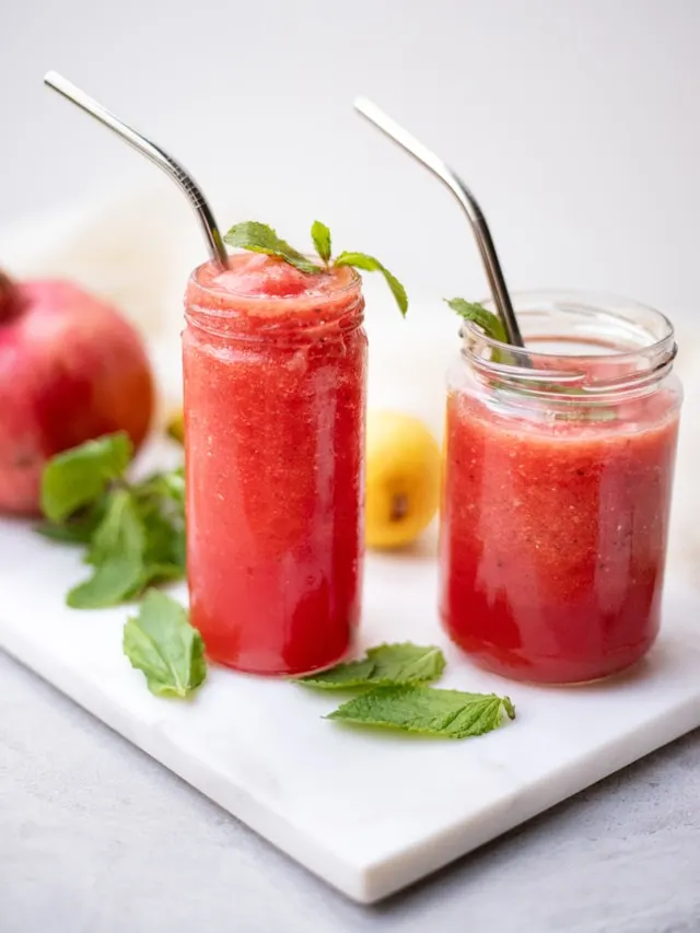 Erfrischendes Frühstücksrezept mit Wassermelone und Minze, ein gesunder und belebender ayurvedischer Drink für einen nahrhaften Start.